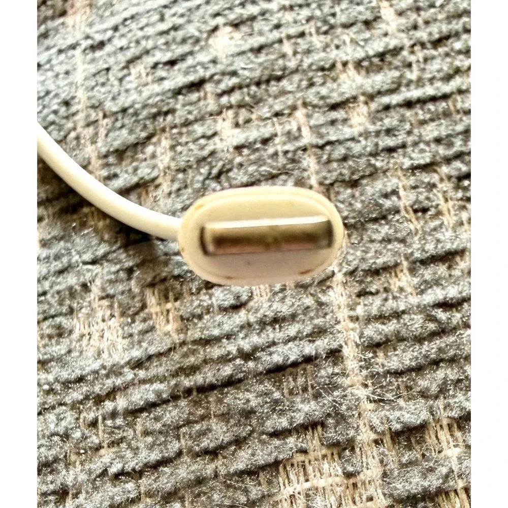Apple EarPods Lightning Connector *NOT TESTED* Wired Headphones In-Ear